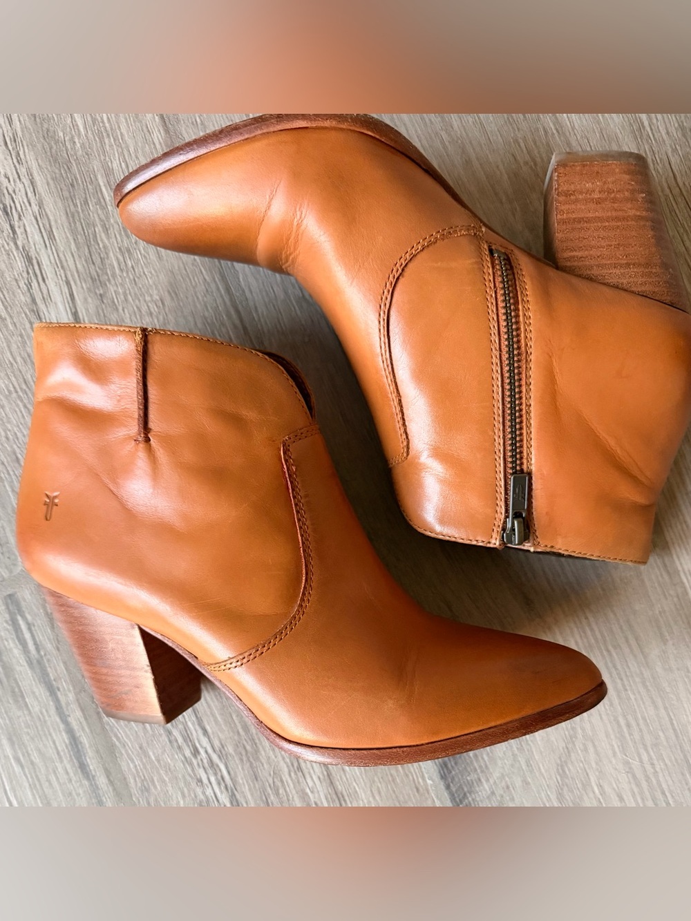 FRYE Women's 9 Leather Ankle Boot cognac
